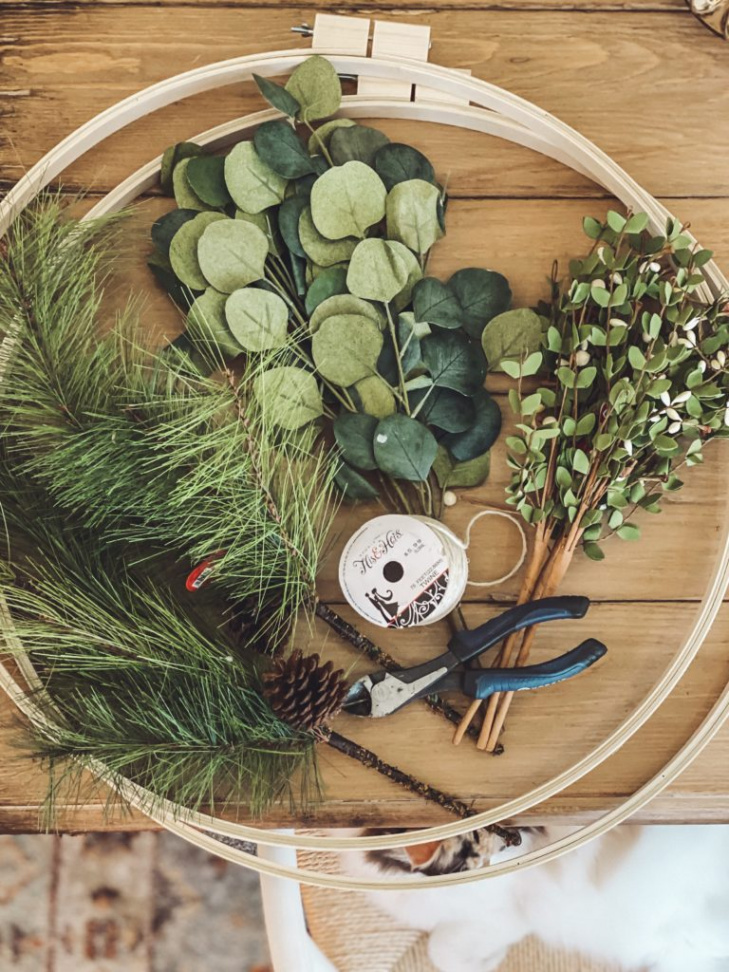 How to Make a Winter Hoop Wreath - Cotton Stem