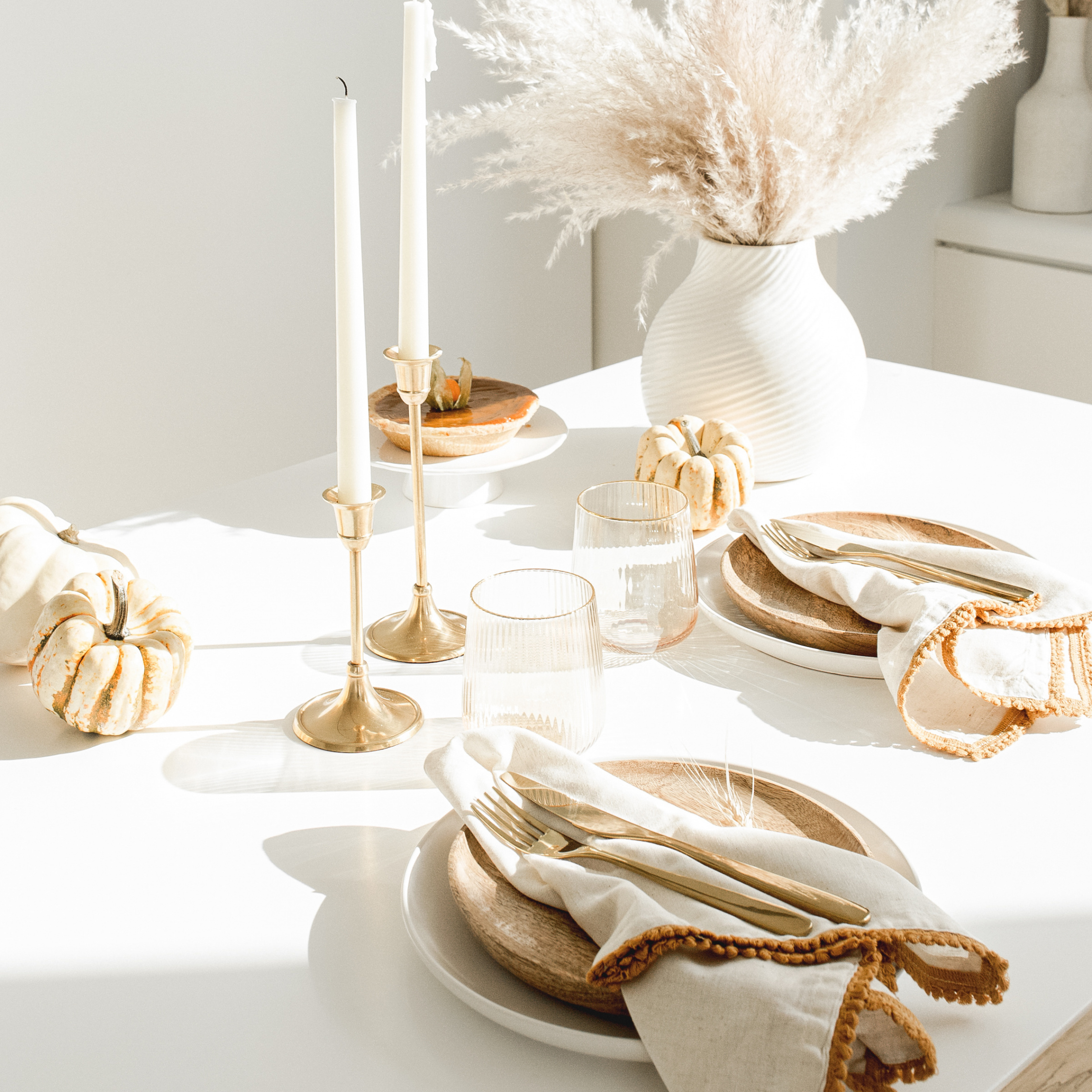 Minimalist + Neutral Thanksgiving Decor - THE SWEETEST DIGS