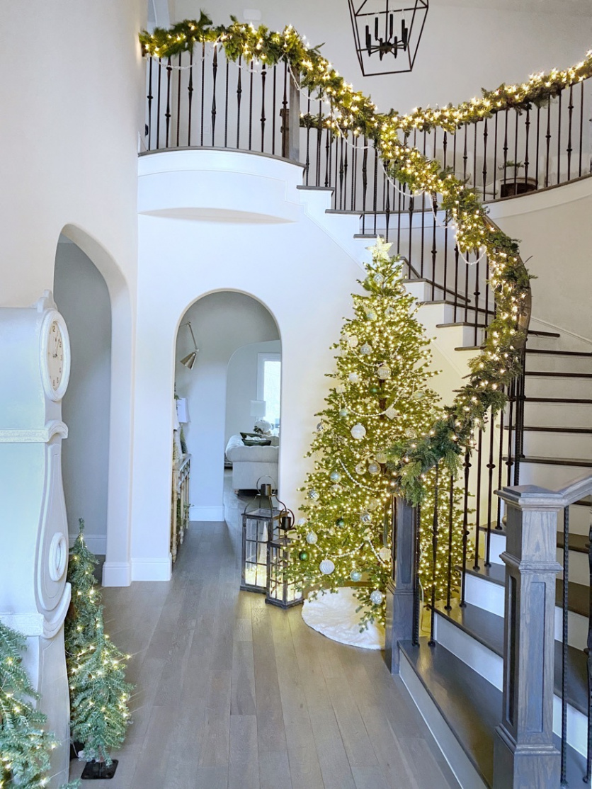 New Entryway Christmas Decor - My Texas House