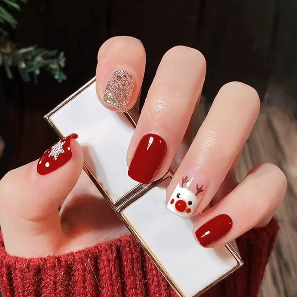 Pcs Christmas Short Square Fake Nails Glossy Red Press on Nails Cute Fake  Nails Elk Snowflake Designs Full Cover False Nails for Women and Girls