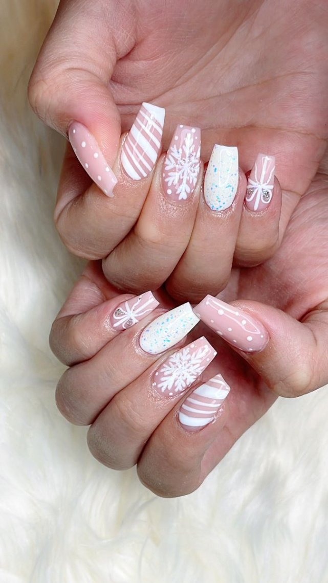 Pink & White Christmas Nails in   Lily nails, Christmas nails