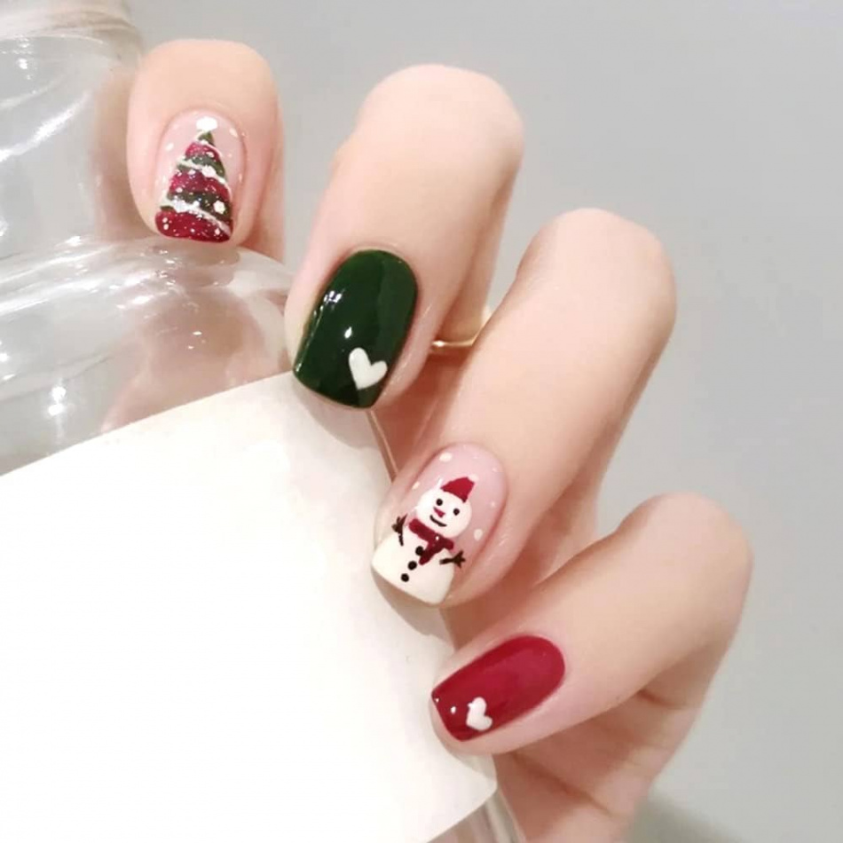 Short Square Christmas Fake Nails Glossy Glitter Press on Nails Red Green  Snowman Christmas Tree Pattern Glue on Nails Artificial Full Cover Stick on