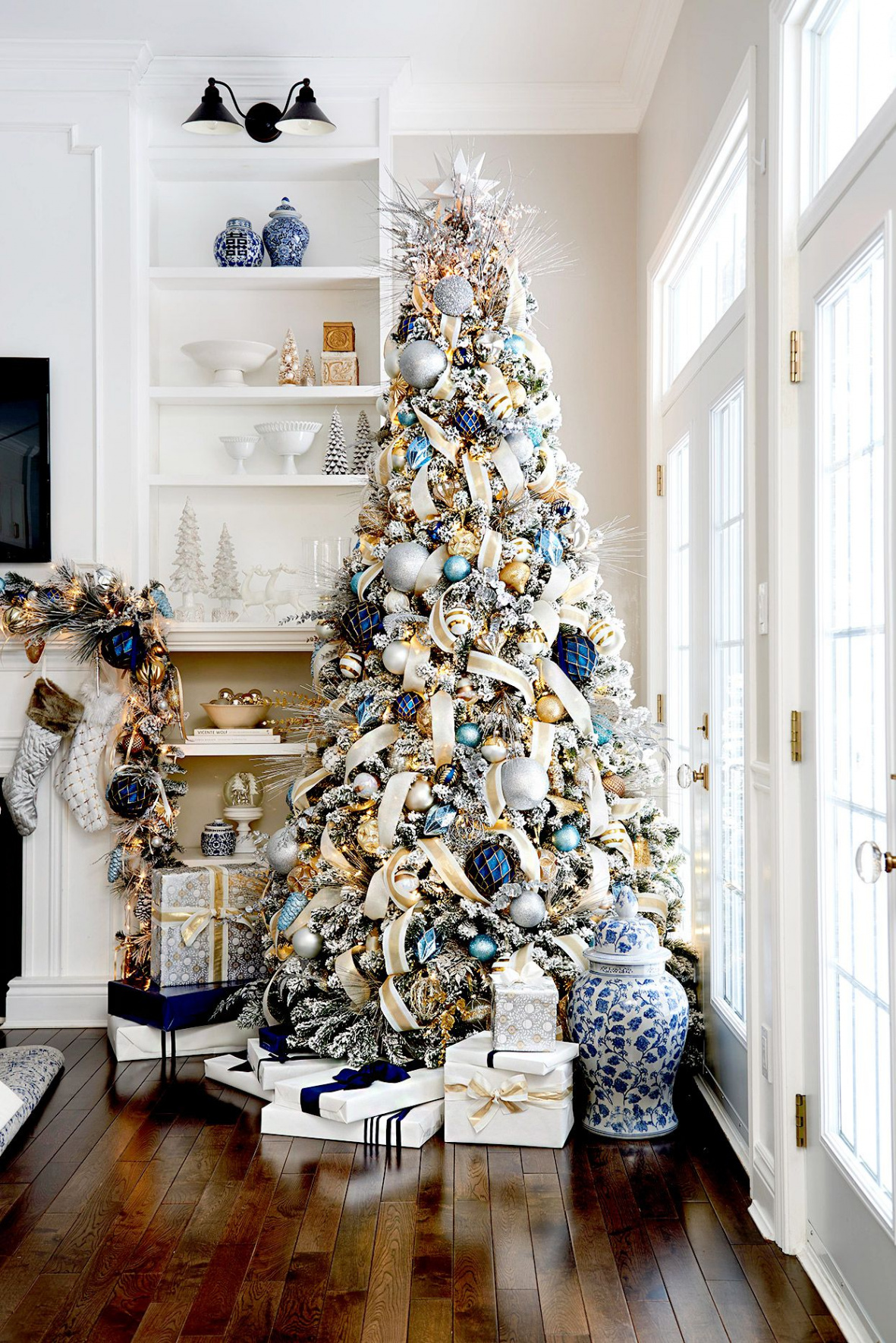 Stunning Ways to Decorate a White Christmas Tree