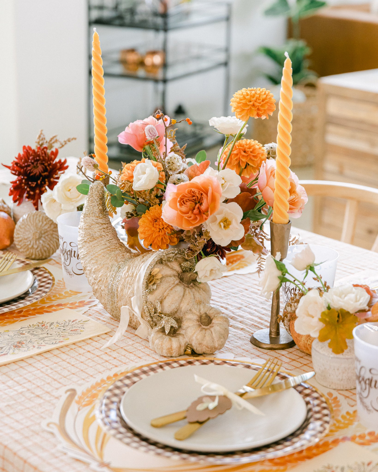 THANKSGIVING TABLE DECOR IDEAS & HOLIDAY HOSTING TIPS – Bonjour Fête