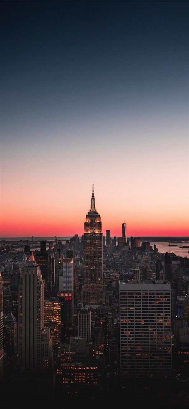 The Empire State Vertically framed iPhone X wallpaper #skyline