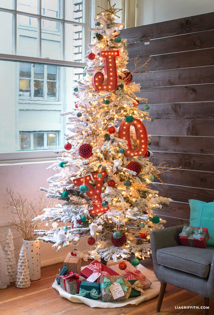 Unique Christmas Tree Decoration Ideas - Festive Christmas Tree