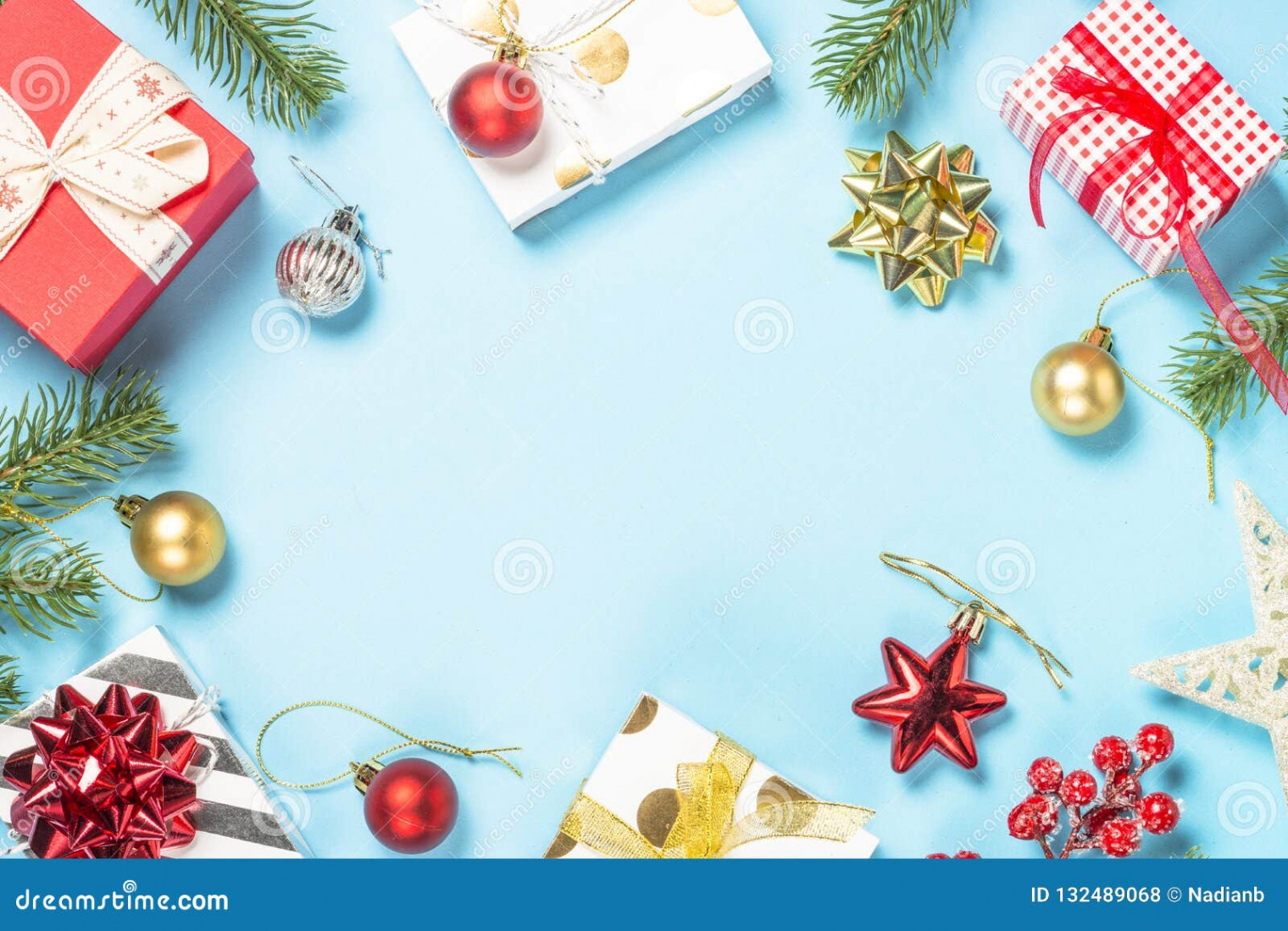 Weihnachts-flatlay Hintergrund - Silber- Und Golddekorationen Auf