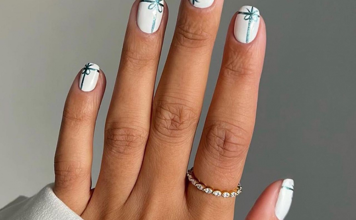 White Christmas Nail Ideas