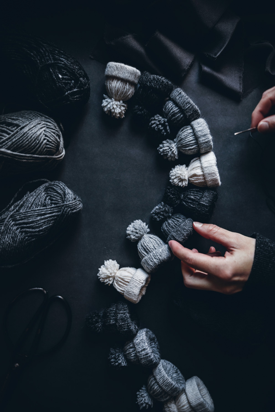 Winter DIY – Mini Yarn Hat Ornaments