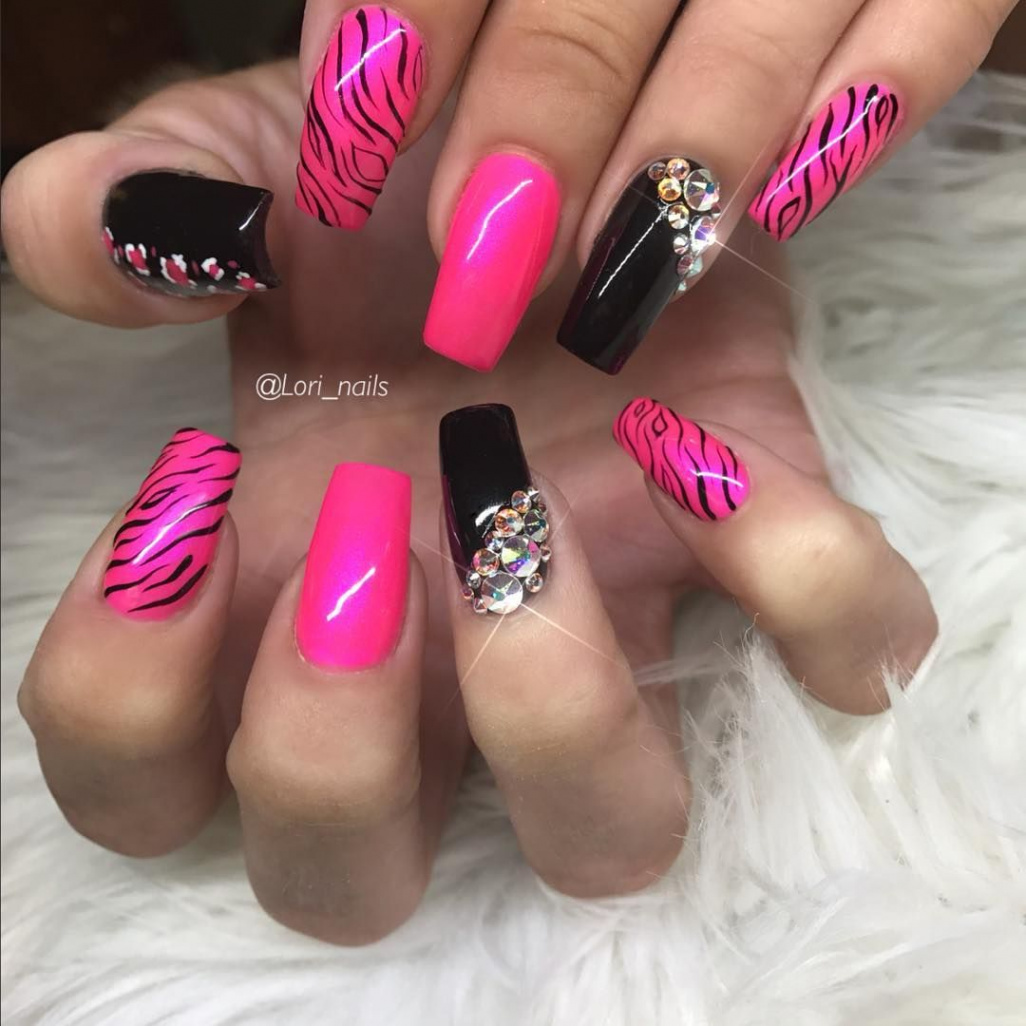 Zebra print nails are as versatile as all the other animal print