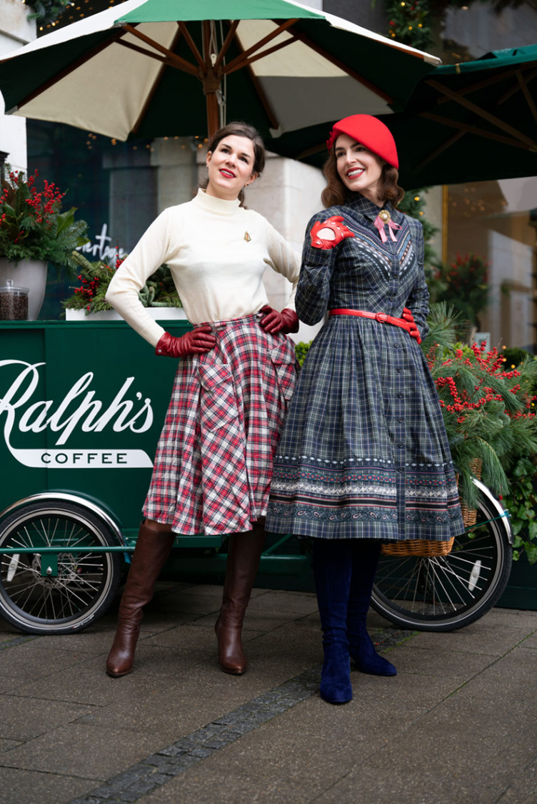Cosy Christmas Outfits: Checked Pattern meets red Accessories