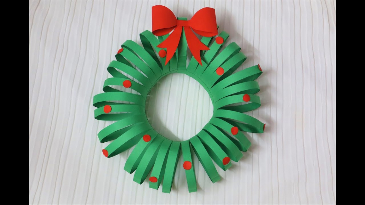DIY Christmas Wreath – Paper Wreath - Little Crafties