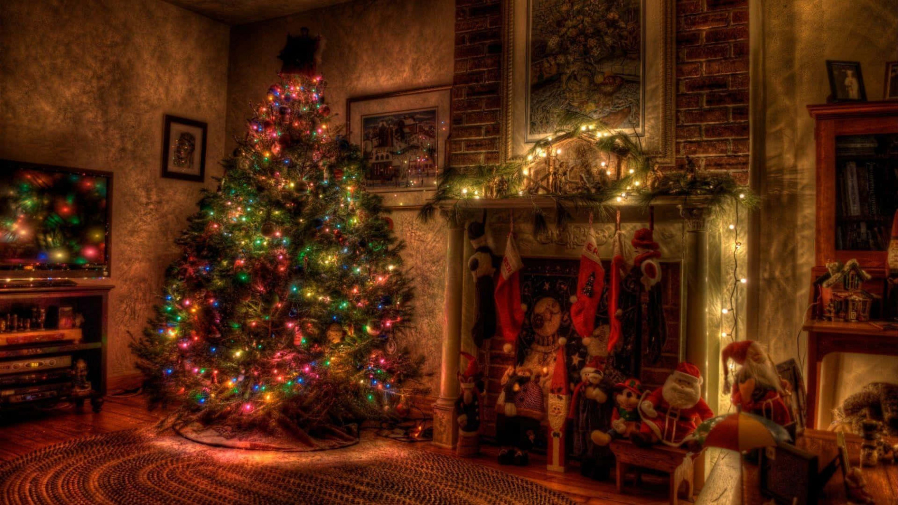 Download Family Gathers Around a Traditional Vintage Christmas