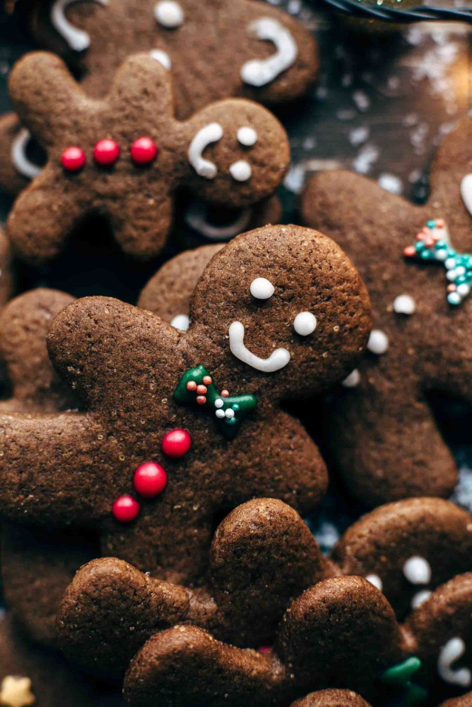 Easy Gingerbread Men Cookies Recipe  Christmas phone wallpaper