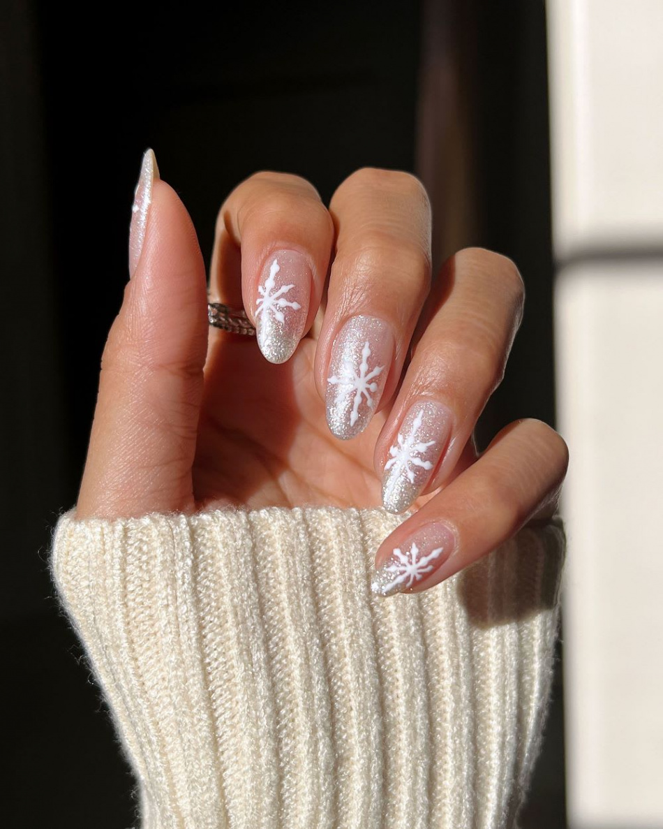 Easy Nail Art: Snowflake Winter Nails For  - Lulus