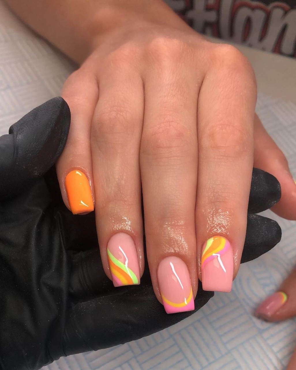 𝐊𝐀𝐃𝐈𝐂𝐄 on Instagram: “Holiday nails 😍🫶🌞🍭💕 Biab on