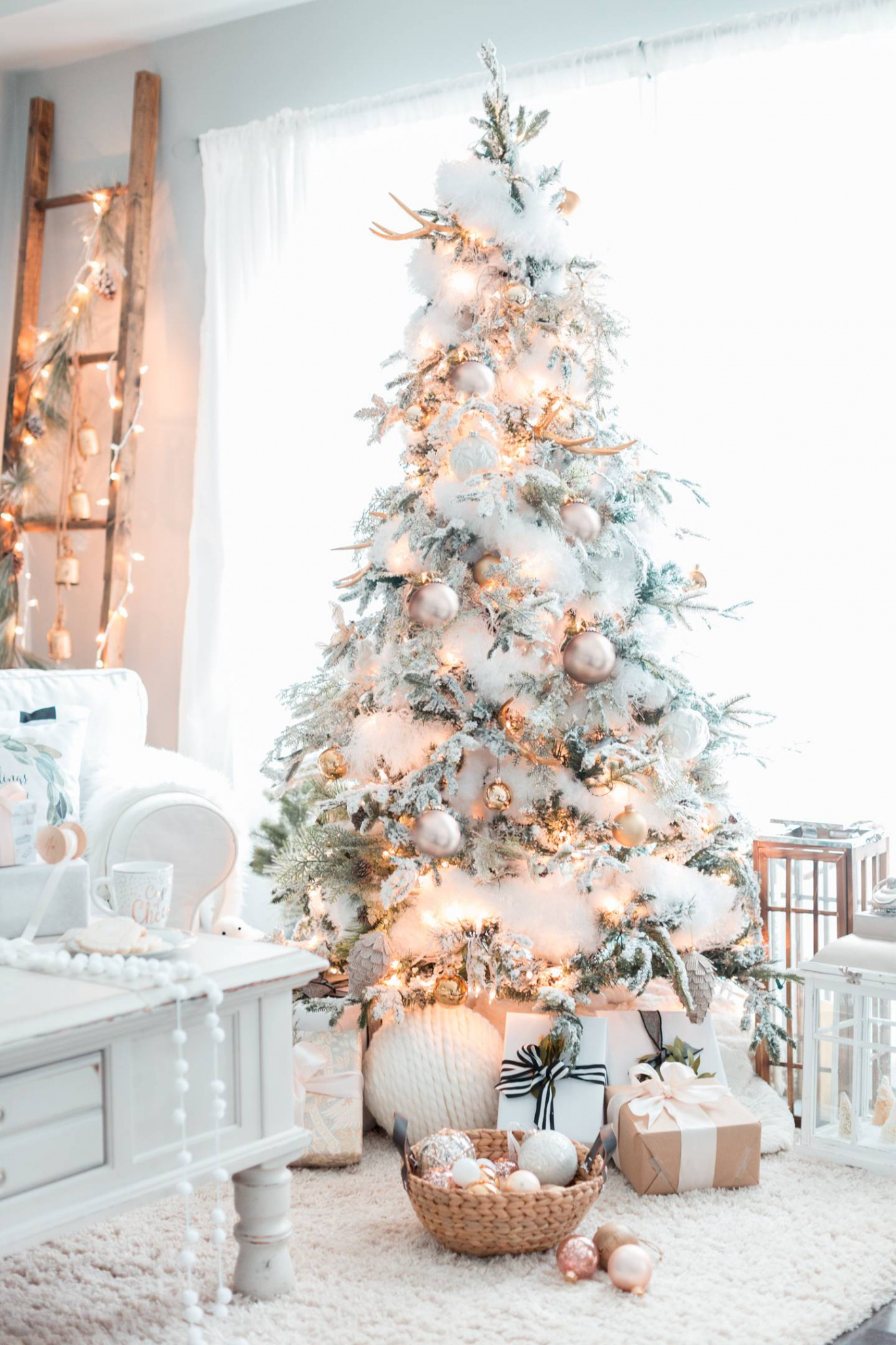 Monochromatic Christmas Tree Ideas For Stylish Holiday Homes  Decoist