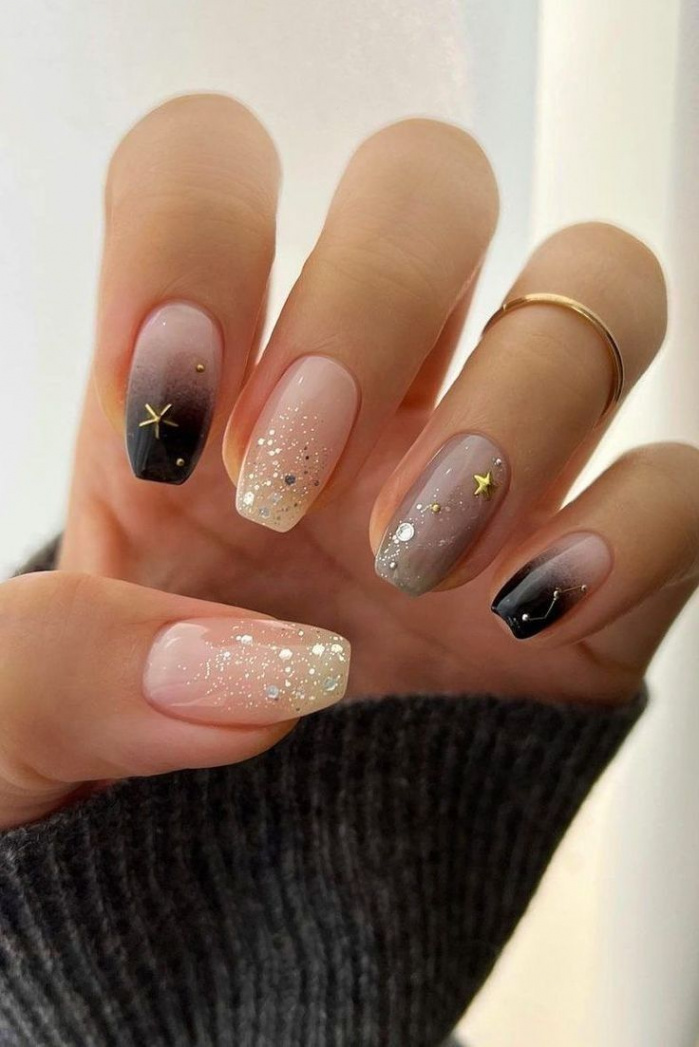 Pin by ⏤͟͟͞͞☆𝐼𝓈𝒽 on Nail paint in   Korean nails, Nail