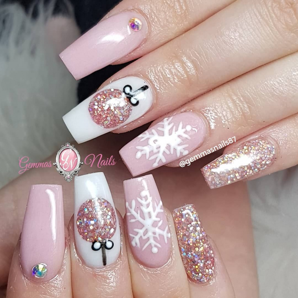 Pink and white Christmas nails  Christmas gel nails, Xmas nails