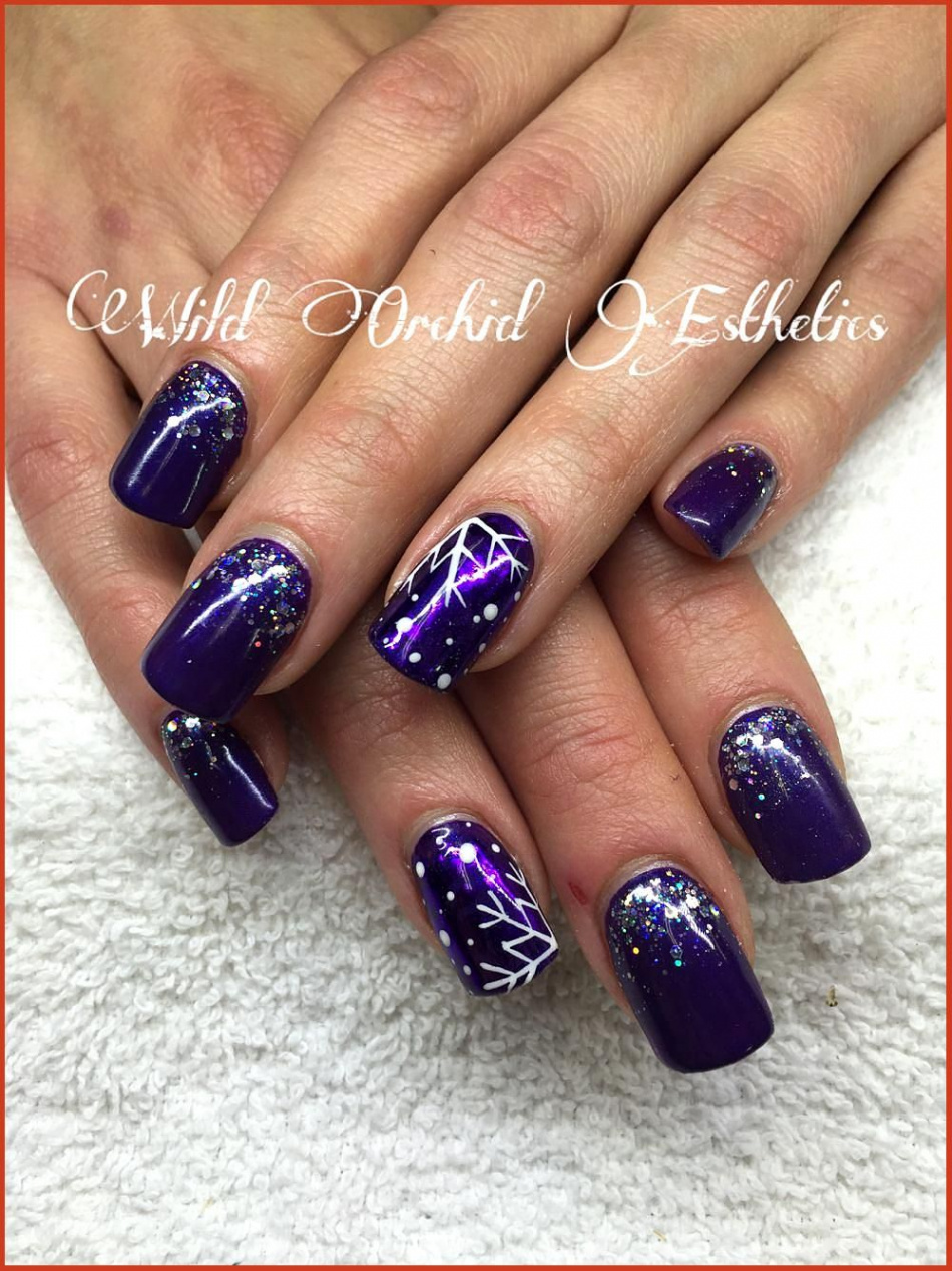 Purple nails. Glitter. Gel nails. Nail art