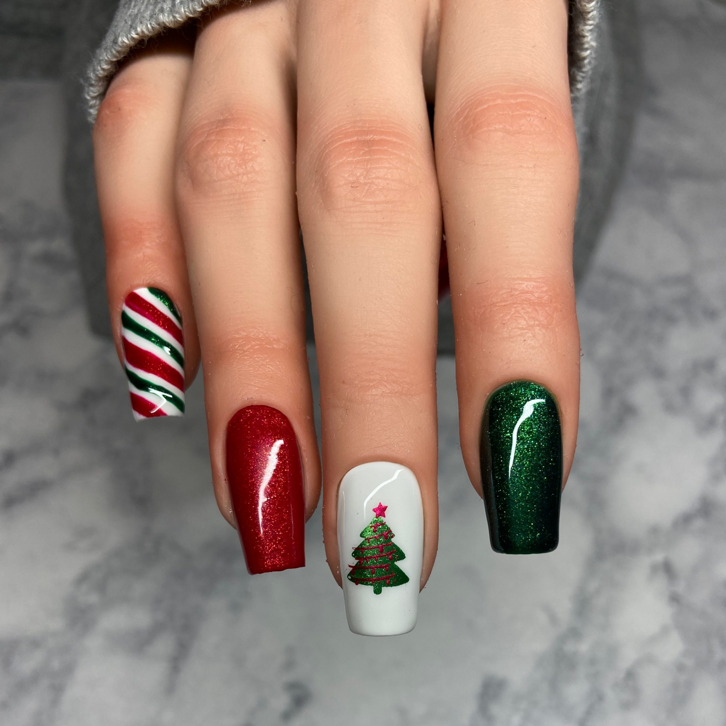 Red and Green Holiday Nail Design - Jenae