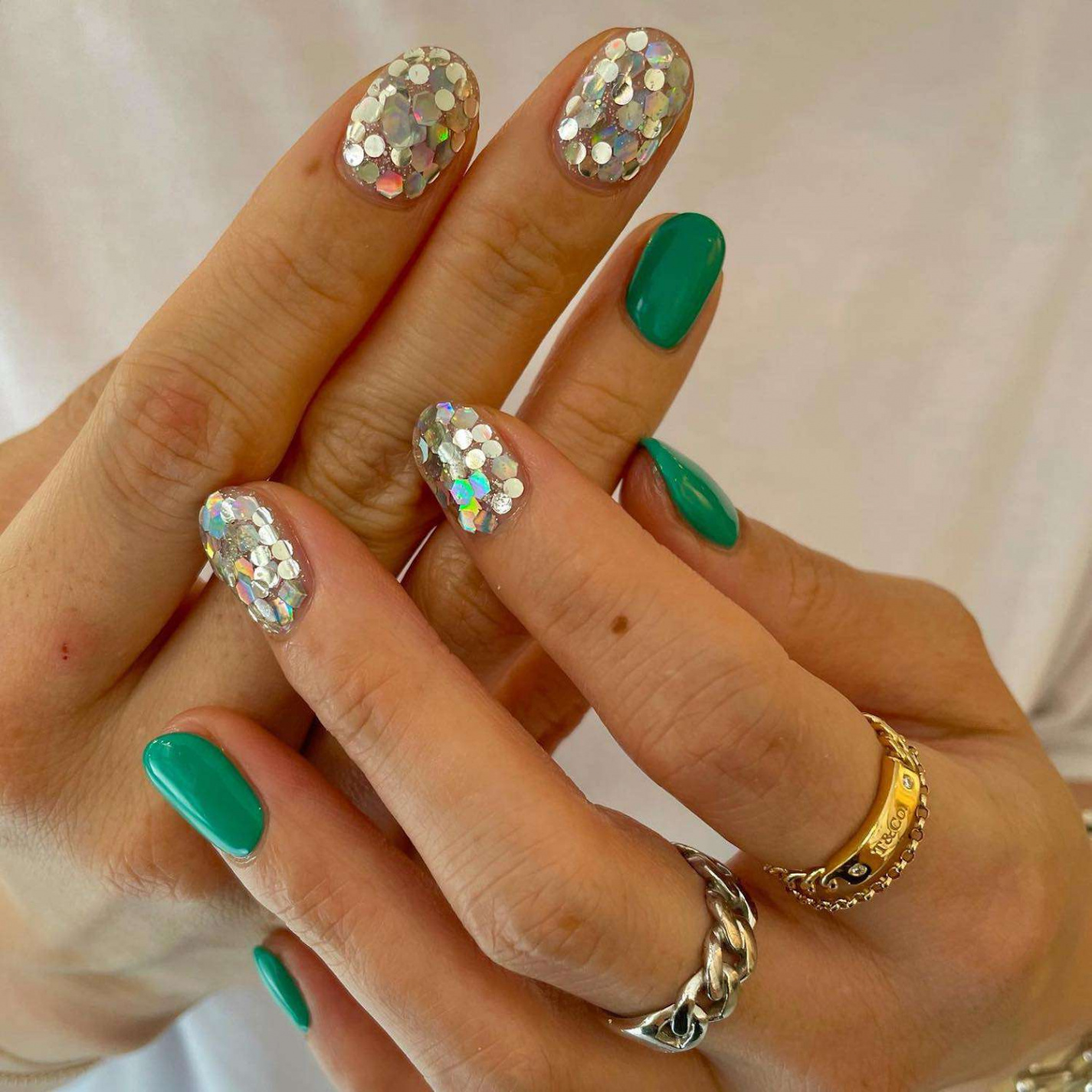 Short Holiday Nail Designs That Feel Extra Festive