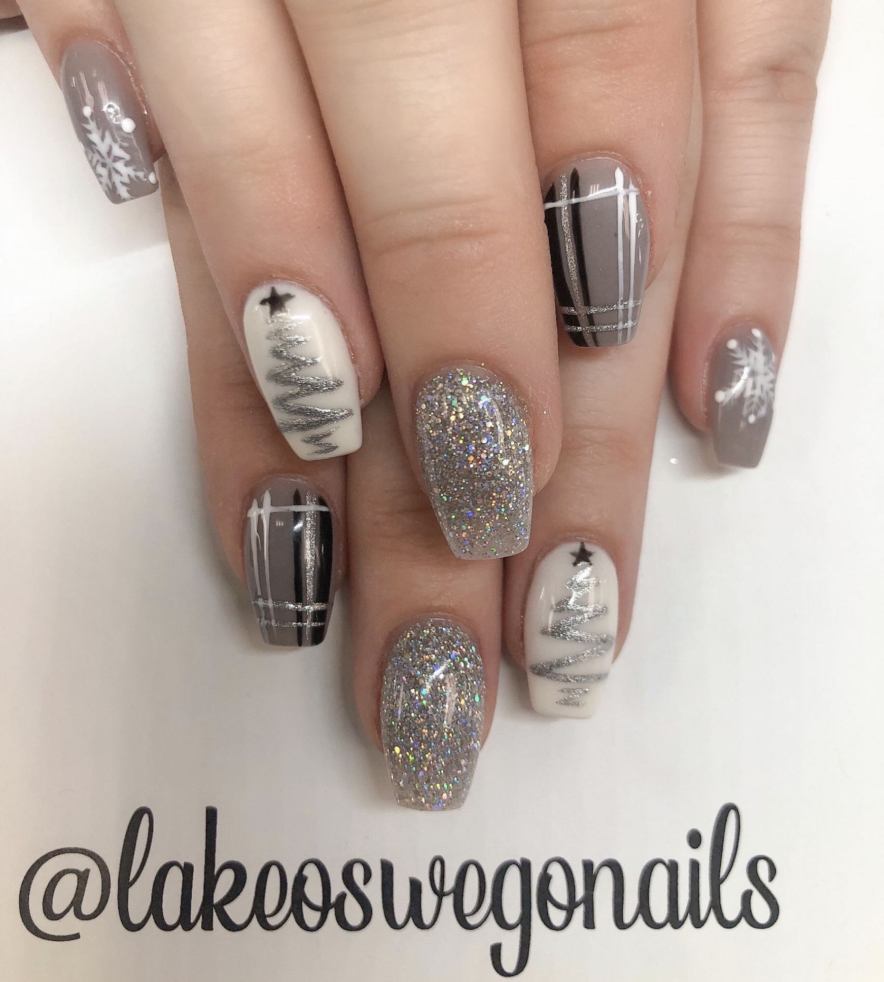 Subtle, Monochromatic Christmas Nails  Grey christmas nails