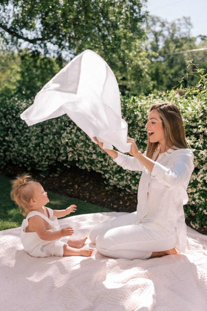 Summer Linen Roundup - Julia Berolzheimer  Mommy daughter photos
