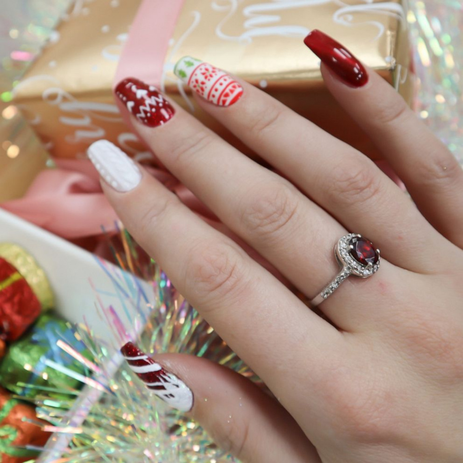 These Christmas sweater nails will get you in the holiday spirit
